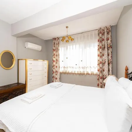 Appartamento Colorful Flat With A Pleasant Balcony Close To Public Transportation In Muratpasa *