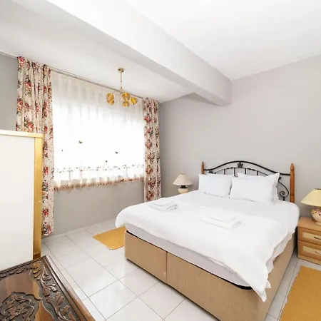 Colorful Flat With A Pleasant Balcony Close To Public Transportation In Muratpasa *