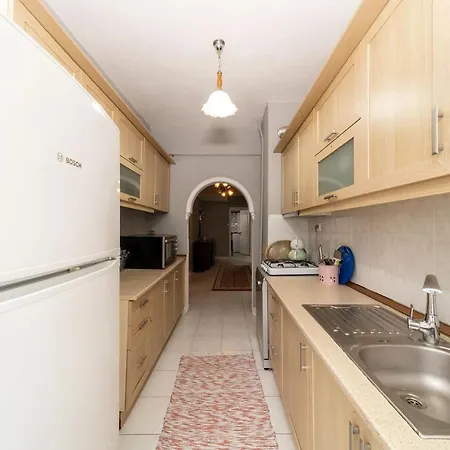 Apartman Colorful Flat With A Pleasant Balcony Close To Public Transportation In Muratpasa